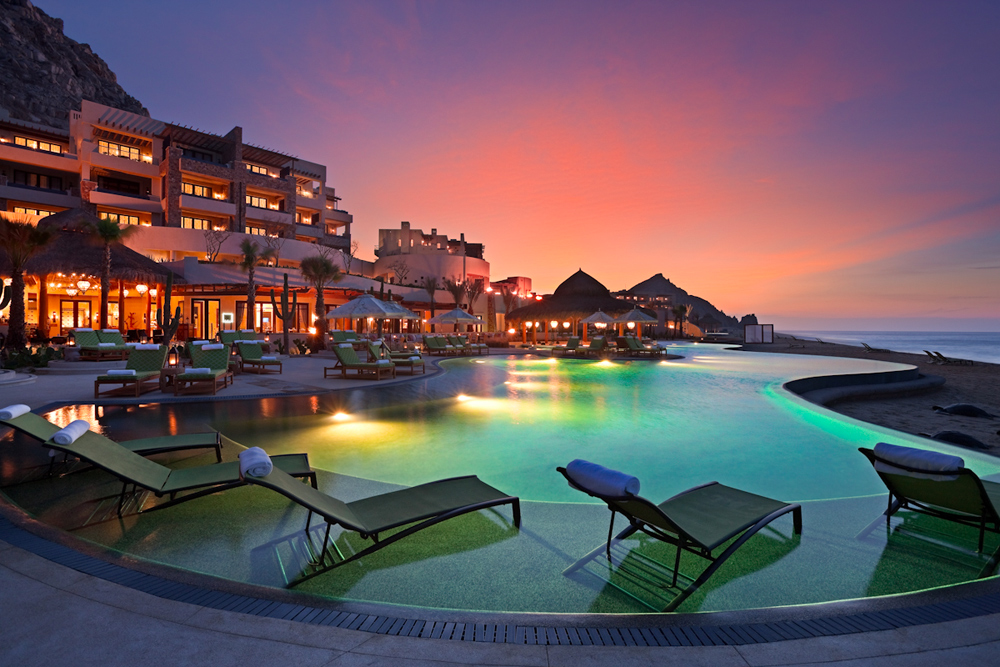 Hotel_Pool_To_Resort.jpg